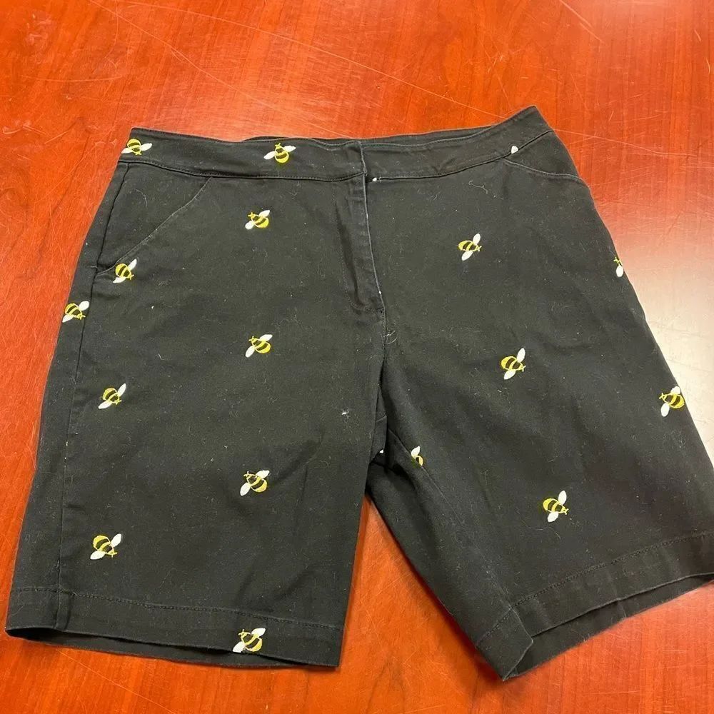 Womens Black Bumblebee Embroidered Bermuda Shorts sz 10